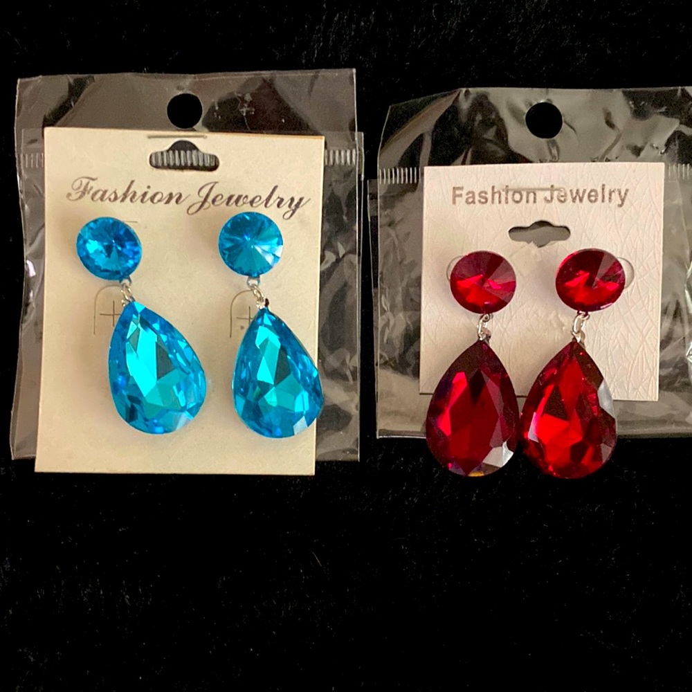 Brand new earrings In turquoise and deep red.
